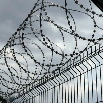 Фото №0 Колючая проволока для забора Свердловская область