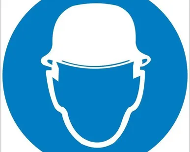 фото Знак М02 «Работать в защитной каске (шлеме)» (пластик)