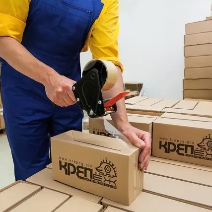 Фото №0 Рабочий на конвеер