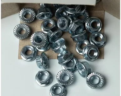 фото Гайка с фланцем М6 DIN6923 50шт