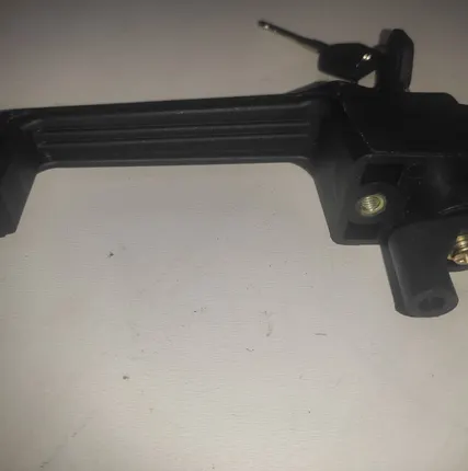 Фото №0 Ручка двери, артикул 80-6105300 (левая с ключом)