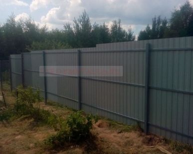 фото Забор для дома из профлиста 2,5 м.