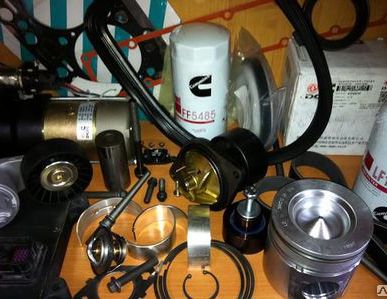 фото Генератор 24V, 70A (4892318, 5259577) Bosch 0 124 555 005