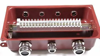 Фото №0 ЗЭТАРУС Коробка клеммная метал. 215*175*100 4заглушки метал. IP65 УХЛ1,5 КМ 65-10 ЗЭТАРУС zeta30325