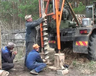 фото Бурение под скважину