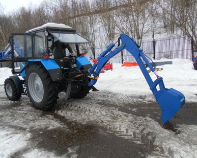 фото Экскаватор одноковшовый навесной МЭН-300 для монтажа на трактор Беларус 82.1