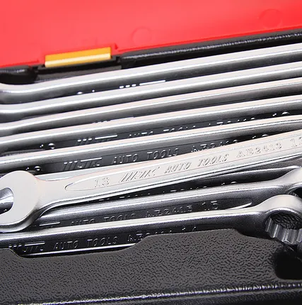 Фото №1 Набор ключей комбинированных 6-24мм 17 предметов в кейсе JTC