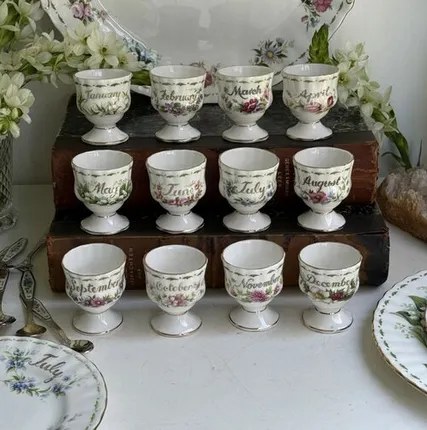 Фото №0 Подставка под яйцо Royal Albert 12 месяцев Англия набор 12 шт