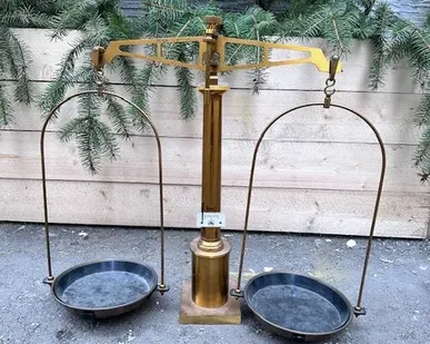 фото Весы равноплечные с двумя чашами 50 см латунь