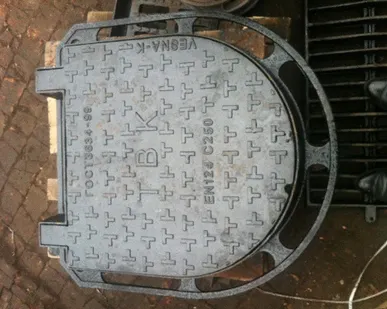 фото Люк ВЧШГ на 2-х шарнирах ТВК с резиновой прокладкой