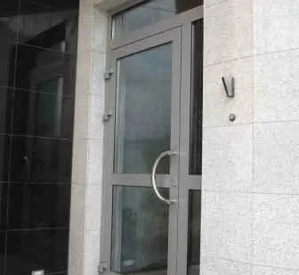 фото Двери алюминиевые противопожарные