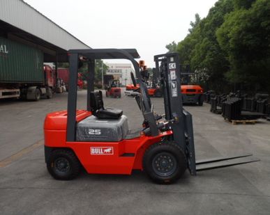 фото Вилочный погрузчик BULL FD25JE М300