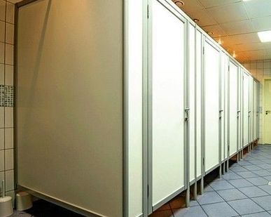 фото Сантехнические перегородки для медицинских учреждений