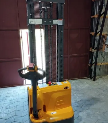 Фото №0 Электроштабелер