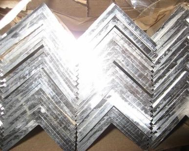 фото Уголок алюминиевый Д16Т ПР 100-12 40х40х3 мм
