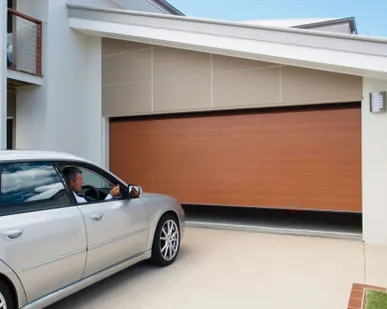 фото Гаражные секционные ворота DoorHan серии RSD01BIW с пружинами растяжения