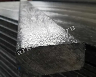 фото Полимерный профиль для скамеек 30х70х1500 черный 