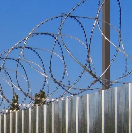 Фото №0 Колючая проволока для забора Екатеринбург