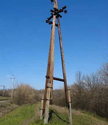 Фото №0 Опоры для ЛЭП деревянные пропитанные (Столбы ЛЭП и связи) 6,5м (франко-склад)