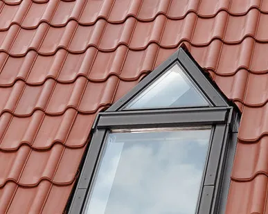 фото Мансардное окно Velux дополнительное верхнее и нижнее