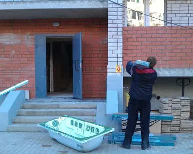 фото Грузчики. Доставка и занос строительных материалов