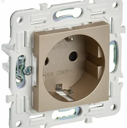 Фото №0 SKANDY Розетка с заземлением с защитными шторками 16А безвинтовое крепление SK-R06Sh шампань IEK