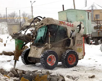 фото Аренда мини-погрузчика Bobcat с гидромолотом