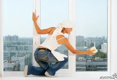 фото Мытье окон балкона, лоджии