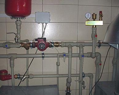 фото Трубопровод системы отопления и водоснабжения