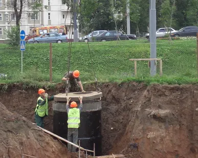 фото Устройство дренажной системы (водоотводные лотки с решётками)