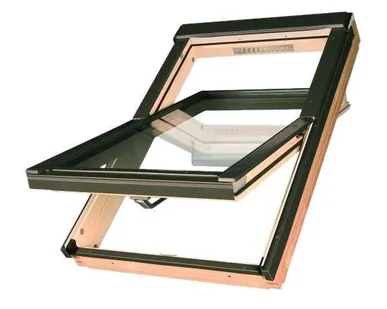 фото Среднеповоротное мансардное окно Fakro FTP-V L3 ПРОФИ триплекс