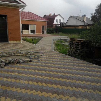 Фото №0 Устройство дорожек из тротуарной плитки
