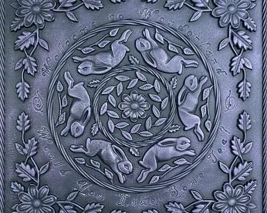 фото Чугунная плитка "Алиса в Стране чудес"