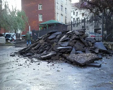 фото Скол асфальта,большой крупности