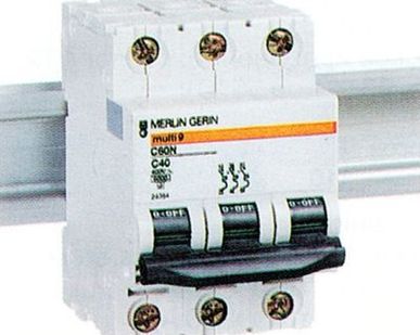 фото Schneider Electric Автоматические выключатели C60N 1-3 полюса, Icu= 6kA