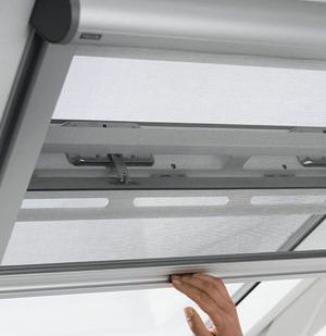 фото Москитная сетка для мансардного окна Велюкс (Velux)