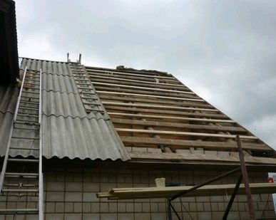 фото Демонтаж сплошного покрытия крыши (фанеры или другого листового покрытия)