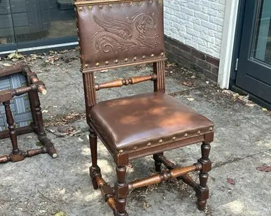 фото Стул антикварный Дракон 100 см Франция дерево кожа латунь