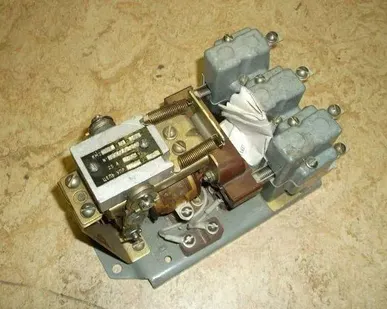 фото Контактор КМ 2311-7