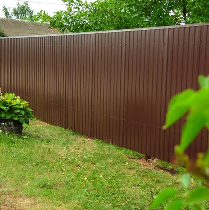 Фото №0 Забор из двустороннего профнастила Стандарт