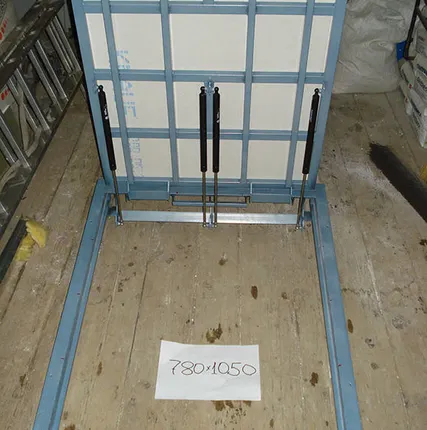 Фото №0 Напольный люк на газовых амортизаторах.