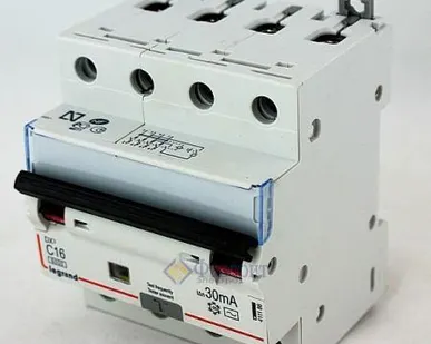 фото Дифференциальный автомат АВДТ 4п 16А 30мА DX3 Legrand