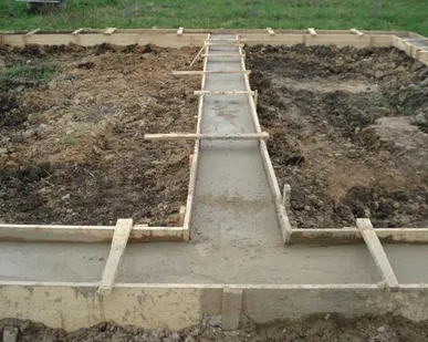 фото Заливка ленточного фундамента
