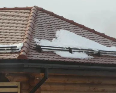 фото Снегозадержатель на кровлю