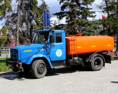 фото Аренда поливомоечной машины на базе ЗИЛ - (6 м3)
