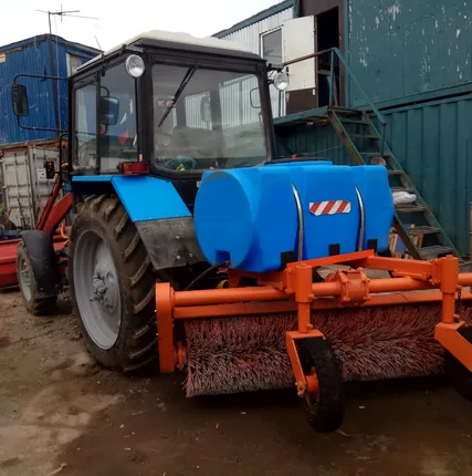 Фото №0 Аренда трактора МТЗ щетка с увлажнением