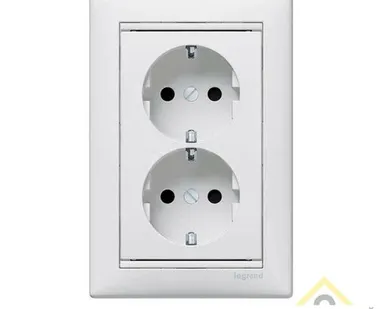 фото Розетка 2-м СП Valena с зазем. бел. Leg 774400 АКЦИЯ !!