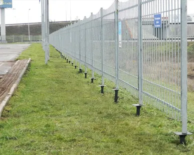 фото Винтовые сваи 76 мм для заборов, ограждений.