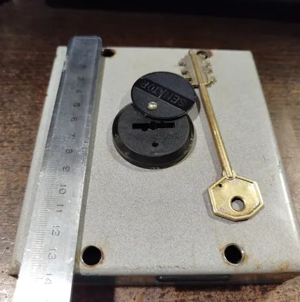 Фото №0 Замок гаражный накладной Senator. Сенатор.