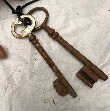 Фото №0 Ключ старинный металл 11 см набор 2 шт.